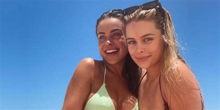 Australian Actress Asher Keddie’s Sister Bronte Pyett Look Exactly Like Her