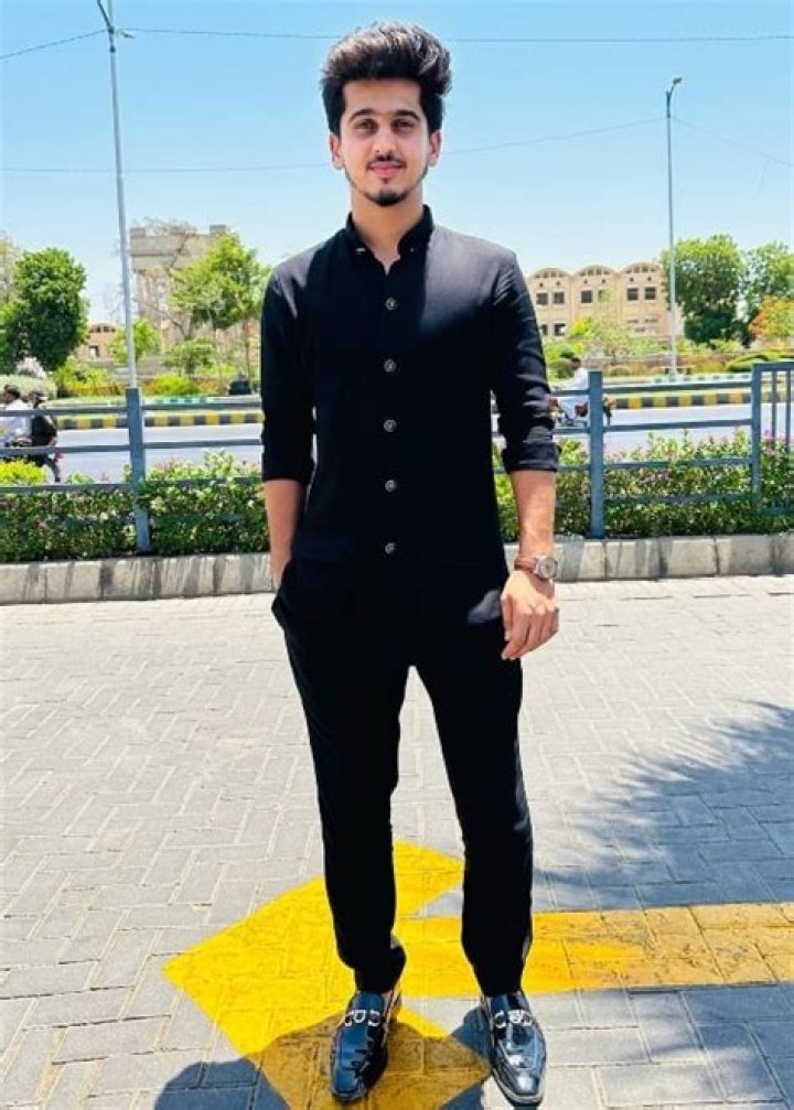 Ayub Khan Height, Weight, Net Worth, Age, Birthday, Wikipedia, Who, Instagram, Biography