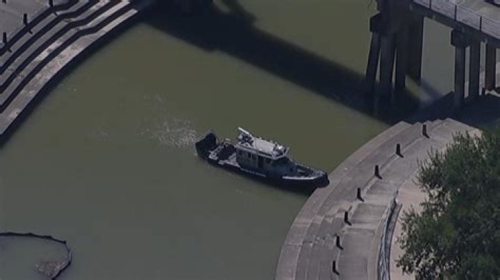 
Car Found Submerged in a Houston Bayou with 2 Bodies Inside Had Been There for Hours, Cops Say 