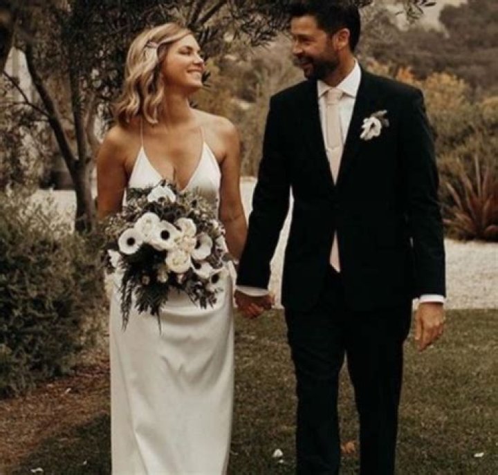 Hallmark Actress Cindy Busby Married Husband Chris Boyd In A Beautiful Rustic Wedding Venue