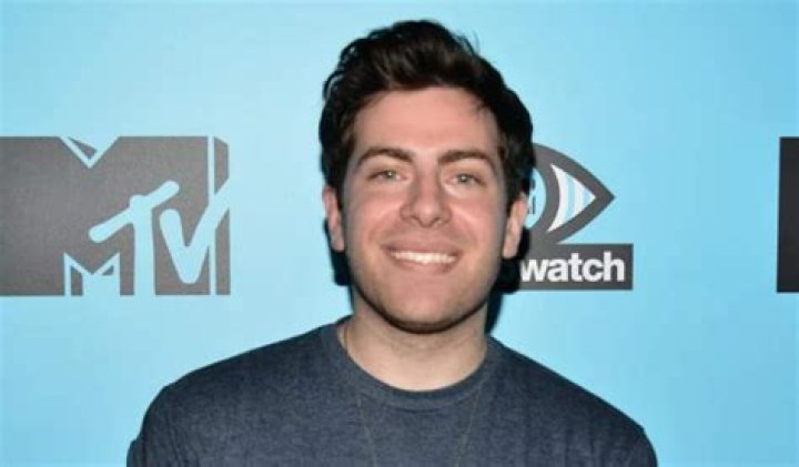 Hoodie Allen Height, Weight, Net Worth, Age, Birthday, Wikipedia, Who, Nationality, Biography