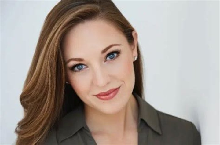 Laura Osnes Height, Weight, Net Worth, Age, Birthday, Wikipedia, Who, Nationality, Biography