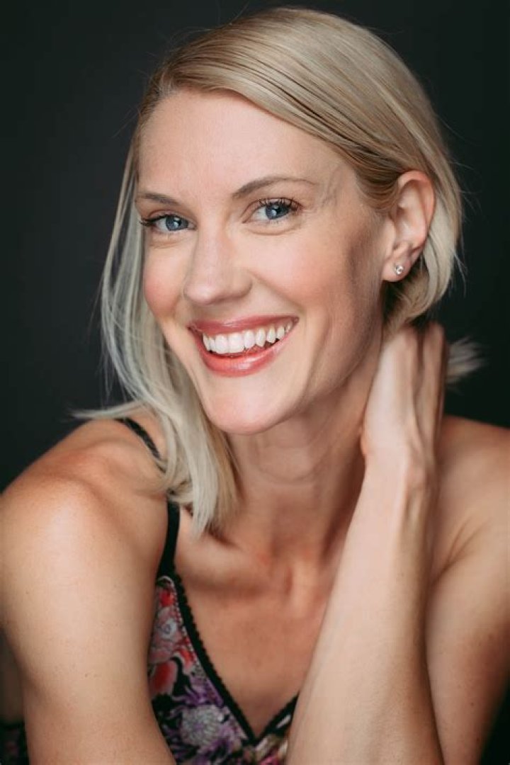 Lauren Lee Smith Height, Weight, Net Worth, Age, Birthday, Wikipedia, Who, Nationality, Biography