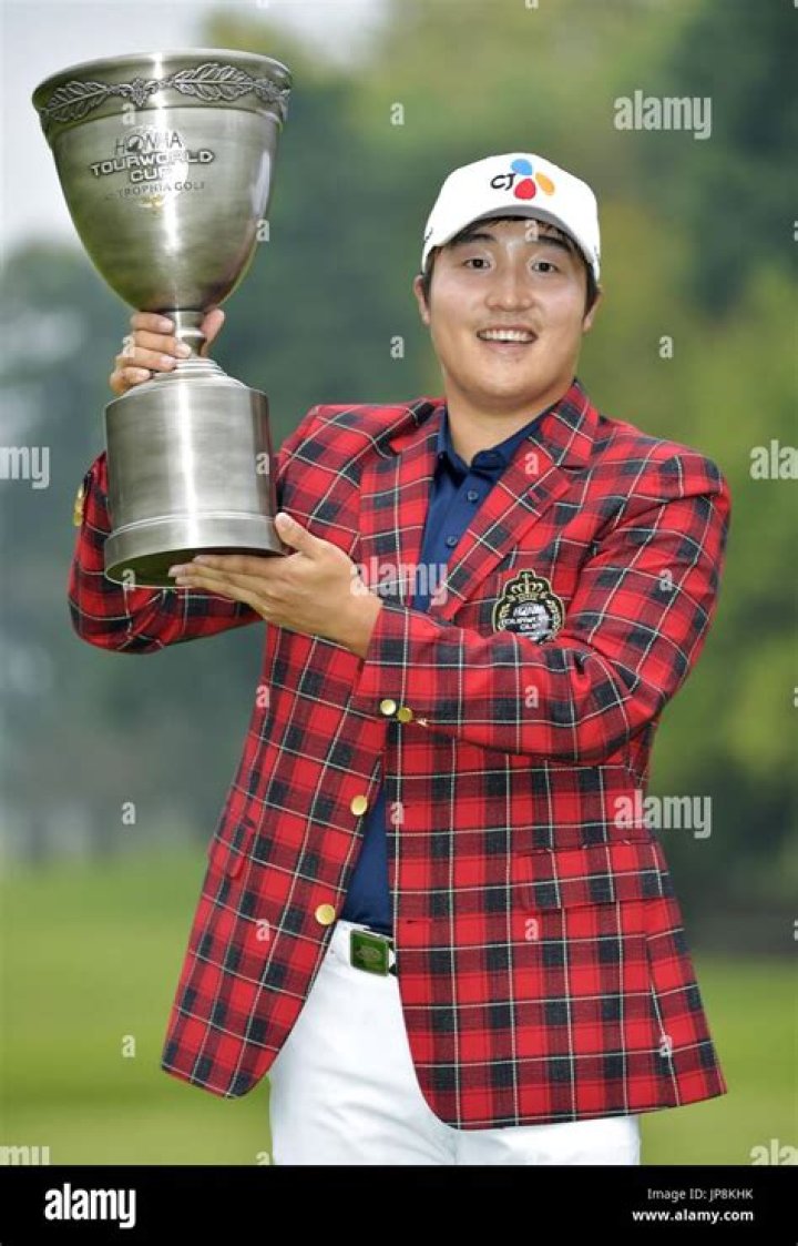 
Lee Kyoung-Hoon Height, Weight, Net Worth, Age, Birthday, Wikipedia, Who, Nationality, Biography 