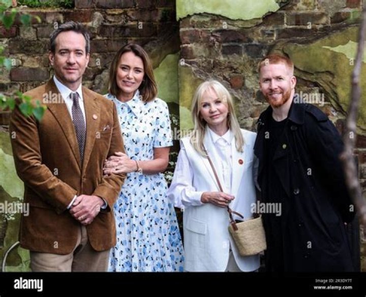 Lorne Macfadyen Parents: Are His Dad Jeremy And Mom Jessica Still Married? Wiki & Family Details