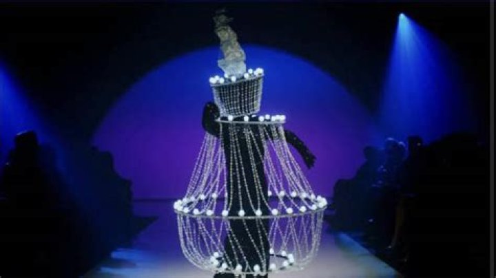 
Masked Singer ChandelierHeight, Weight, Net Worth, Age, Birthday, Wikipedia, Who, Nationality, Biography 