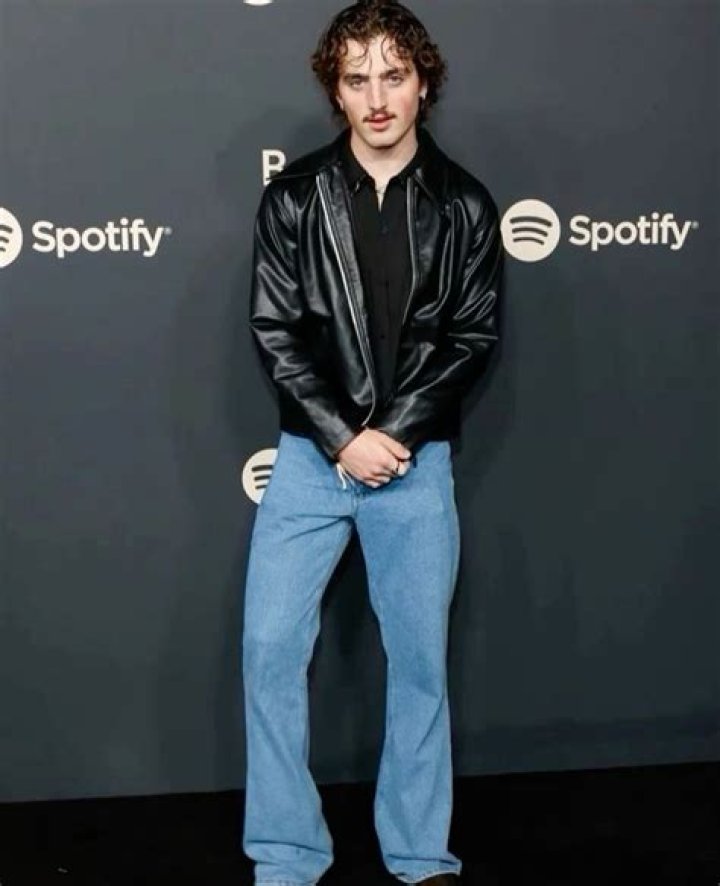 
McKinley Benson Height, Weight, Net Worth, Age, Birthday, Wikipedia, Who, Nationality, Biography 