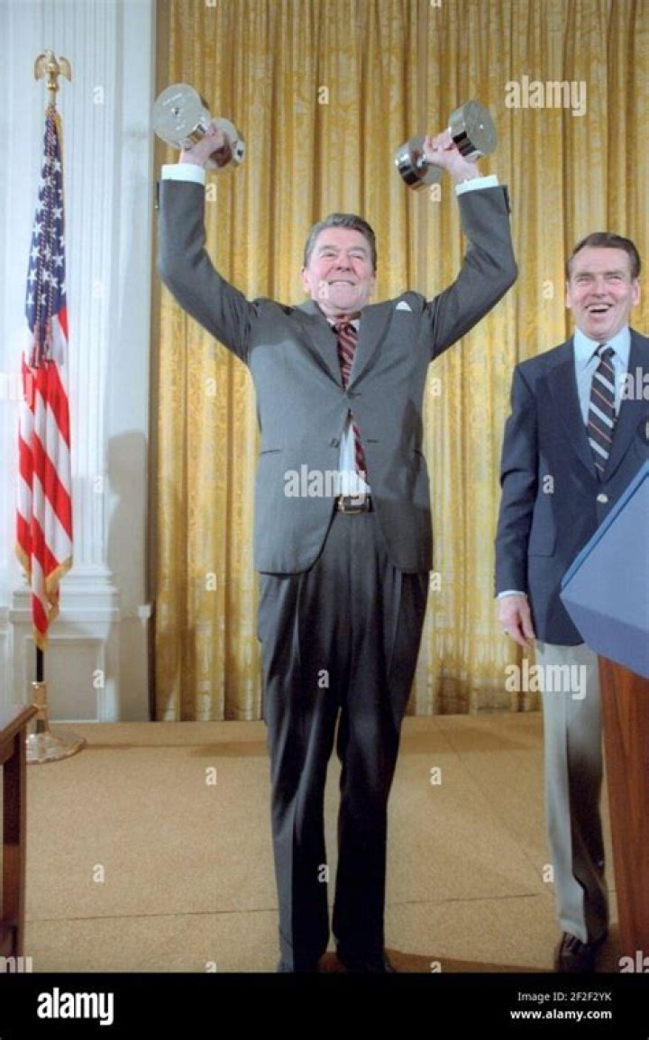 
Ron Reagan Height, Weight, Net Worth, Age, Birthday, Wikipedia, Who, Nationality, Biography 