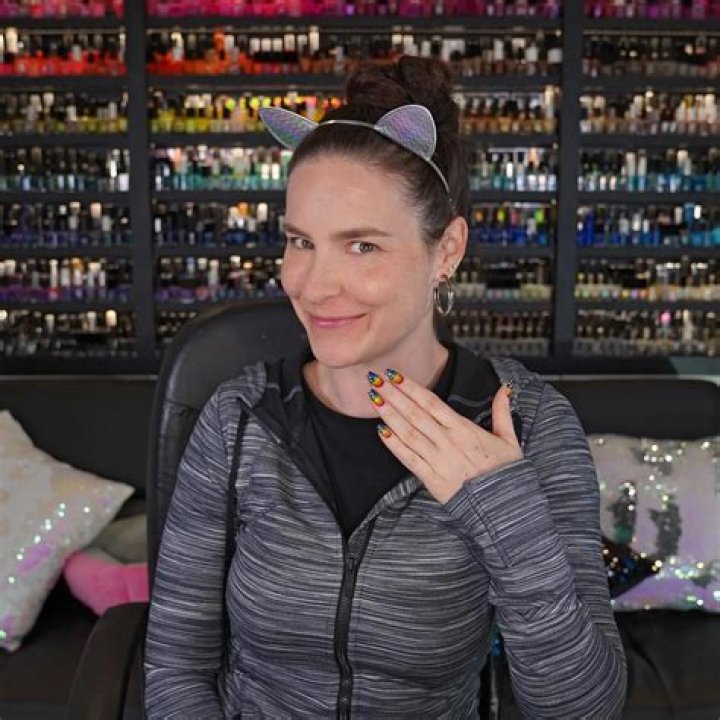 
Simply Nailogical Height, Weight, Net Worth, Age, Birthday, Wikipedia, Who, Nationality, Biography 