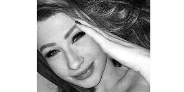 
Who is Youtube star, Abigale Mandler? Wiki: Drama, Age, Husband, Body 