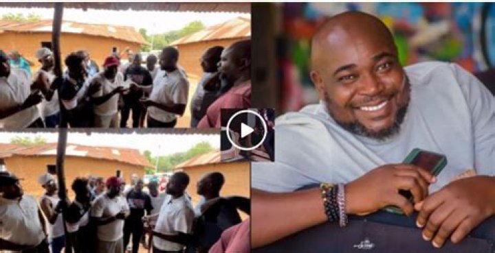 
Woli Agba, Others React As Actor, Femi Adebayo Shows Off His Keyboard Skills Before Service Starts 