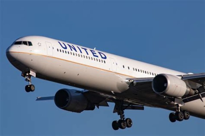 
Woman dies aboard United Airlines flight from Houston to London 